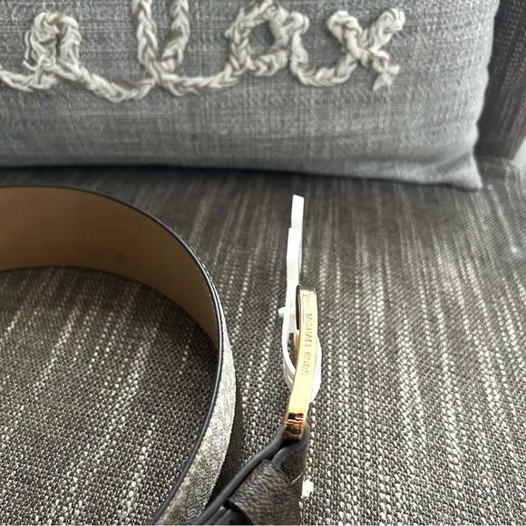 NEW authentic MK signature monogram belt - Picture 3 of 5